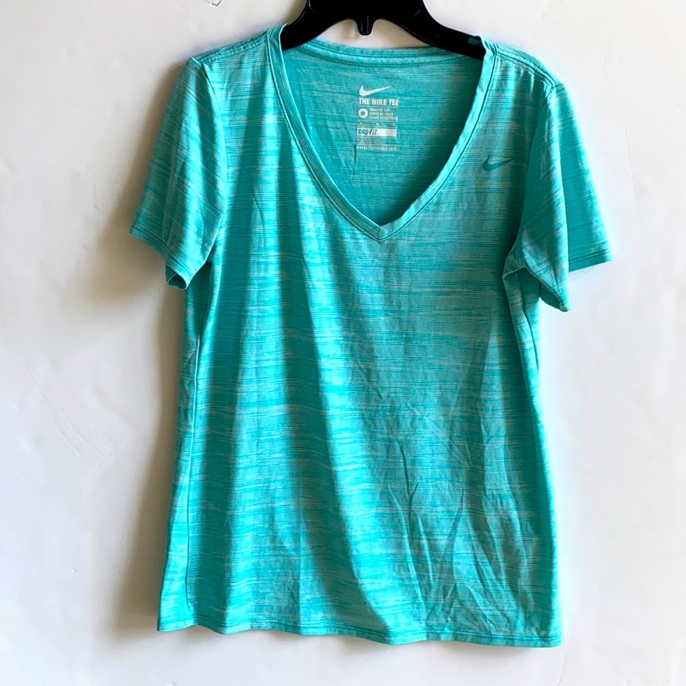 Nike Workout T-Shirt. Tiel Size Medium. Dry Fit